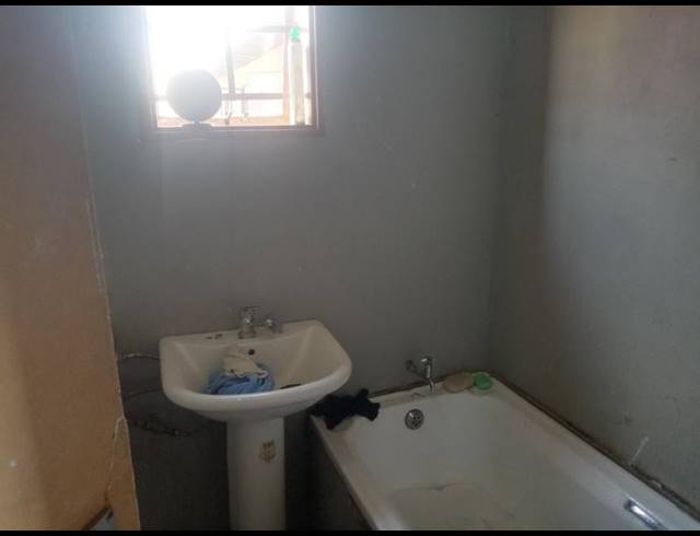 2 BEDROOM HOUSE FOR SALE IN PALM RIDGE EXT 2
